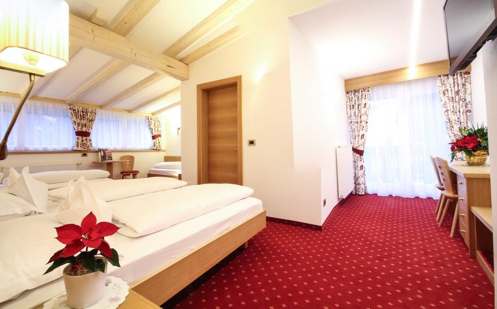 Garni Crepaz Bed & Breakfast Selva di Val Gardena Ruang foto