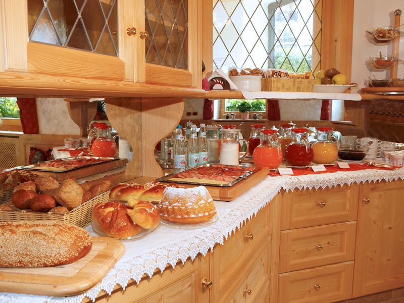 Garni Crepaz Bed & Breakfast Selva di Val Gardena Bagian luar foto