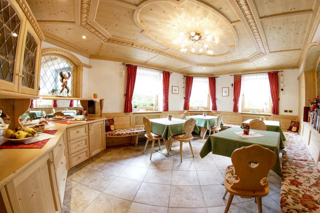 Garni Crepaz Bed & Breakfast Selva di Val Gardena Bagian luar foto