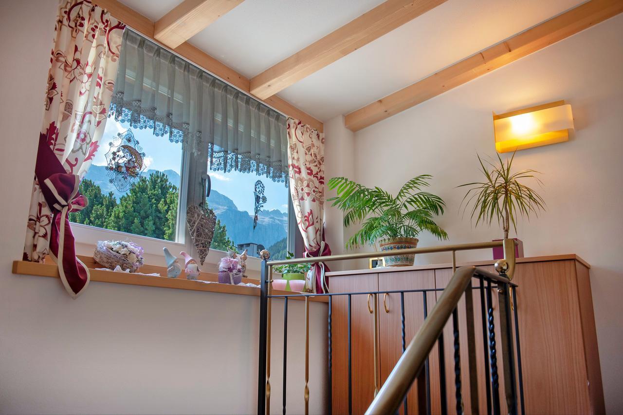 Garni Crepaz Bed & Breakfast Selva di Val Gardena Bagian luar foto