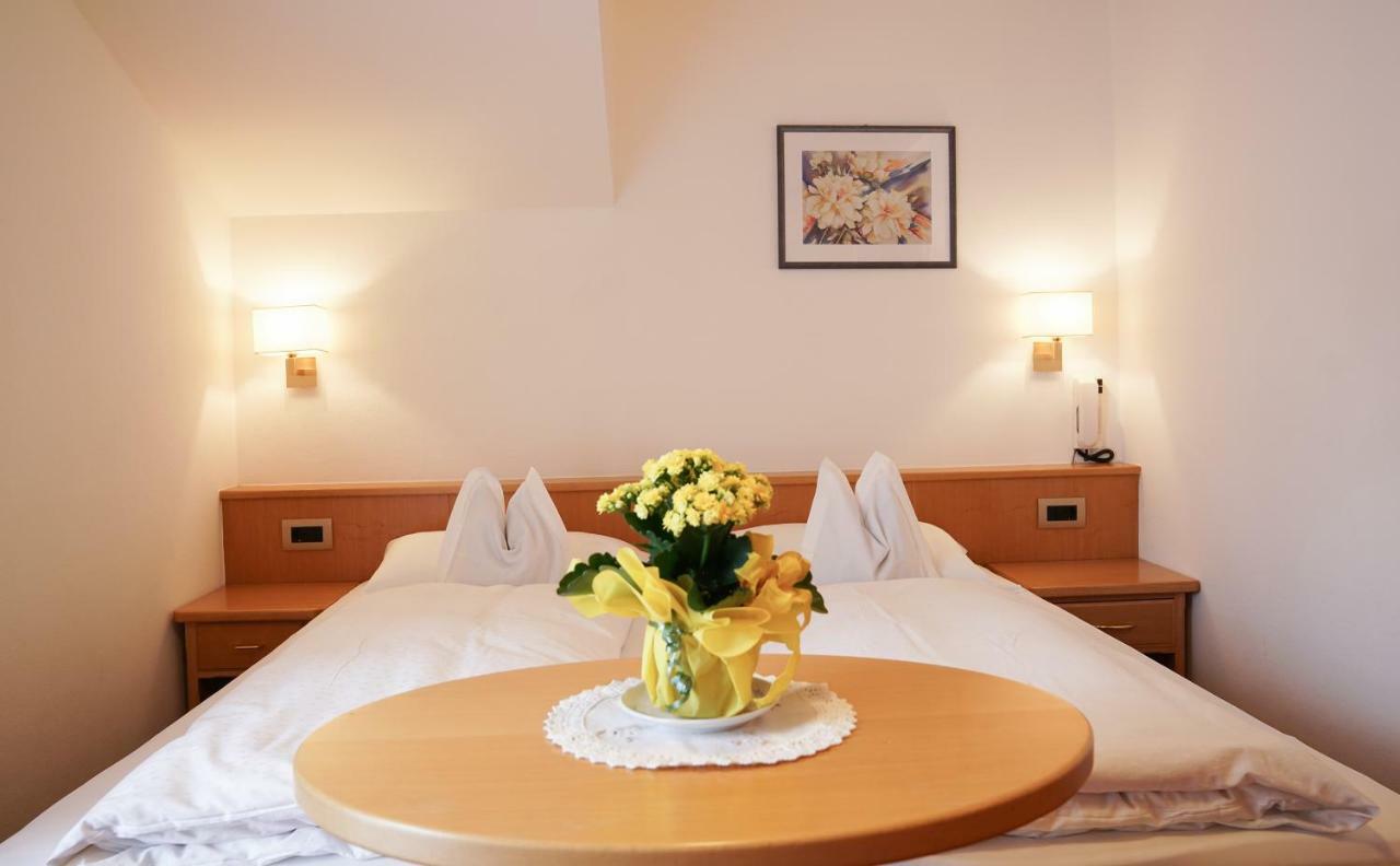 Garni Crepaz Bed & Breakfast Selva di Val Gardena Bagian luar foto