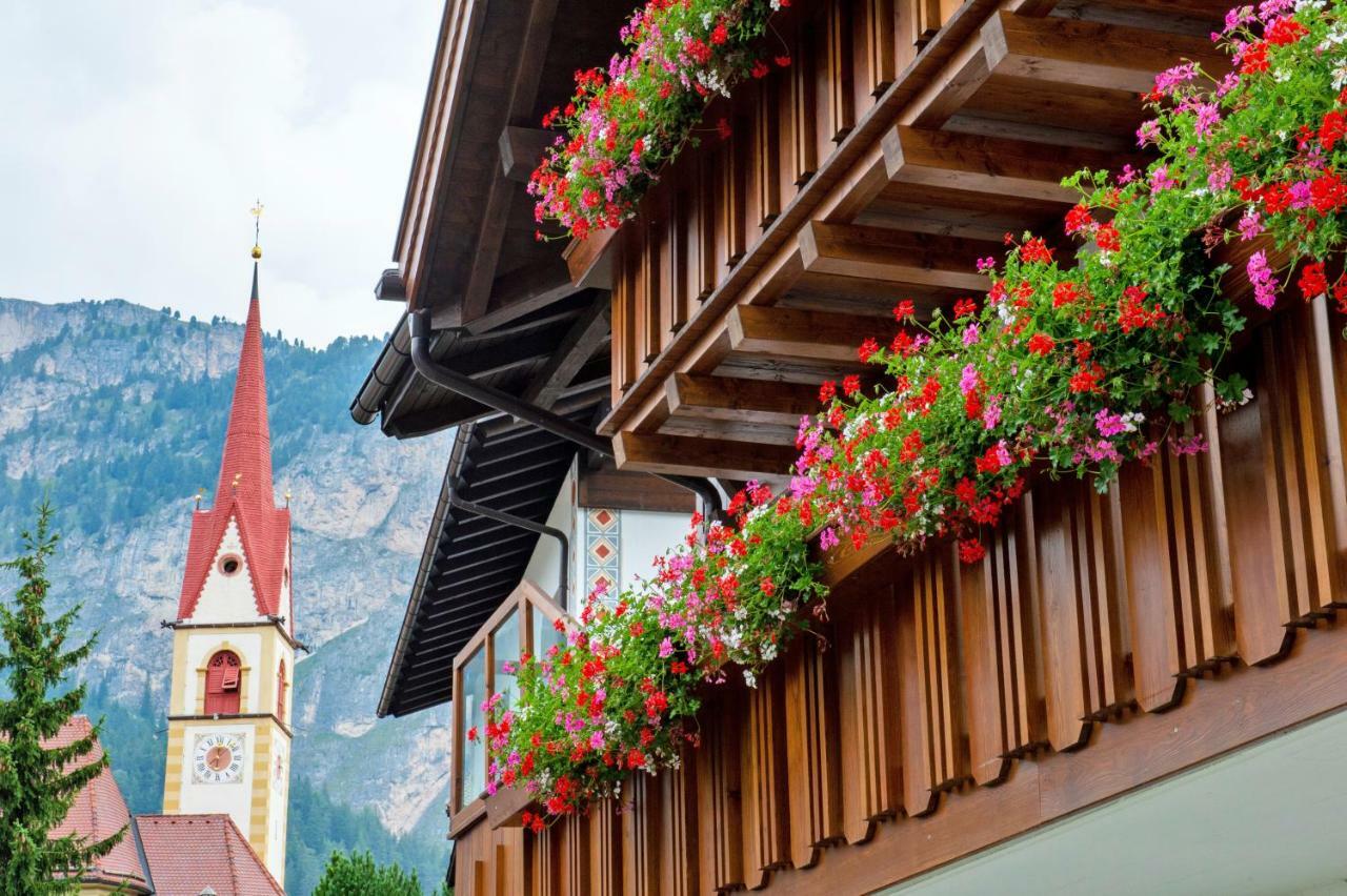 Garni Crepaz Bed & Breakfast Selva di Val Gardena Bagian luar foto